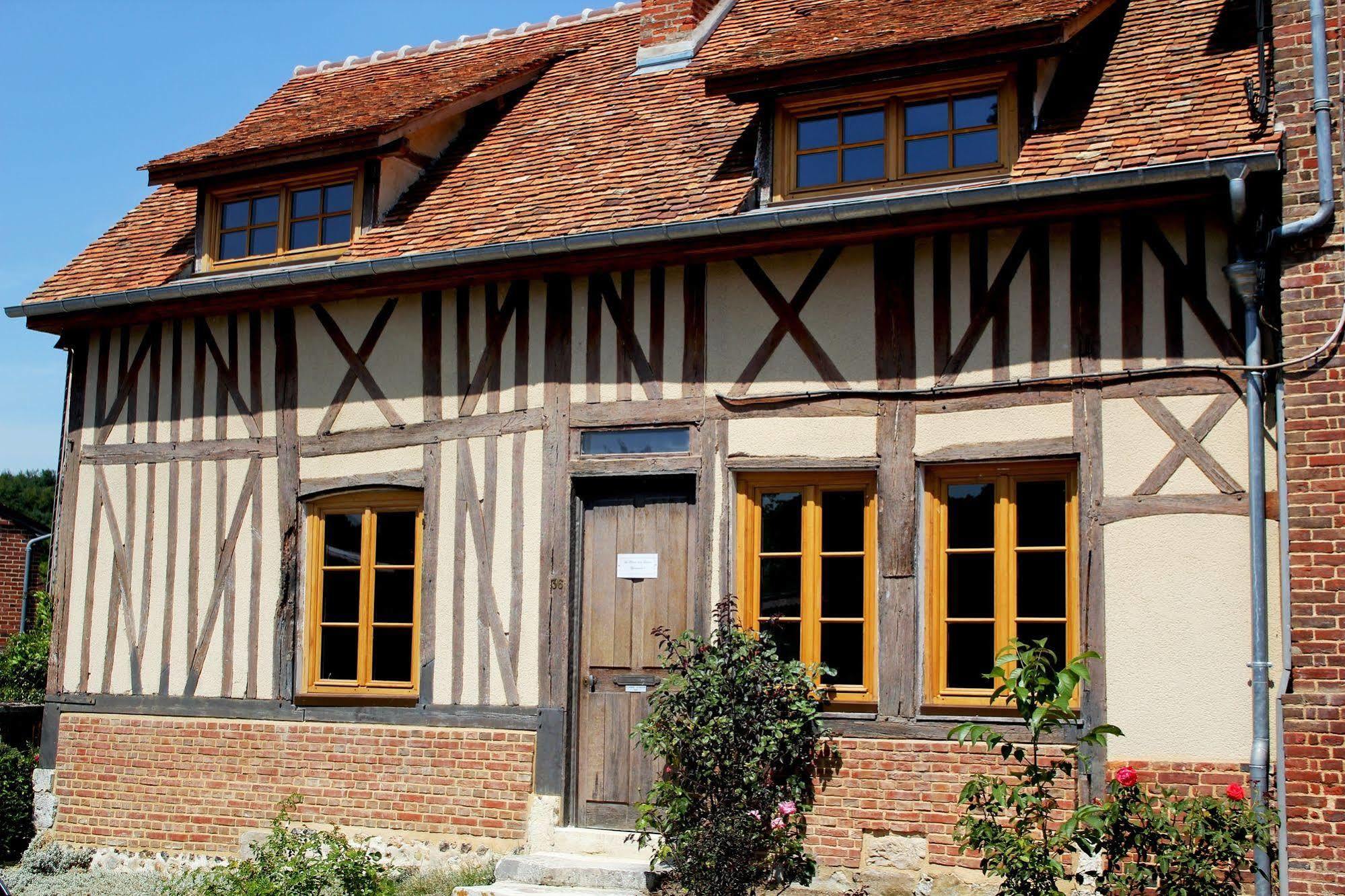 Hôtel La Licorne&Spa Lyons-la-Forêt Exterior foto