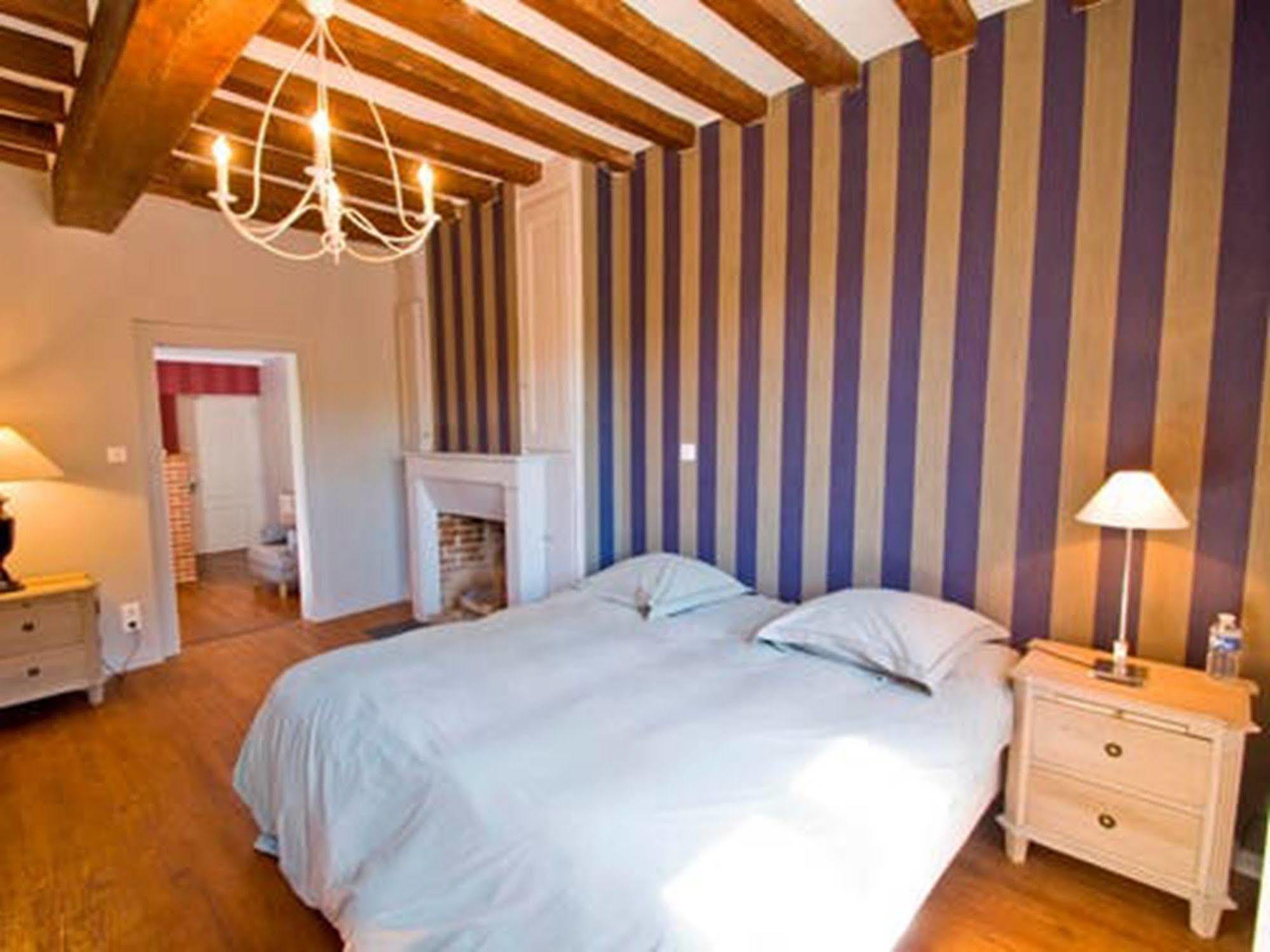 Hôtel La Licorne&Spa Lyons-la-Forêt Exterior foto